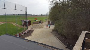 Die Zufahrt bis zum Brunnen wurde ebenfalls fertiggestellt.
