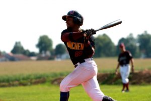 Rivet Viola (München Caribes 3) schlägt für All-Stars Süd.